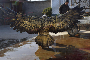 Statue d'aigle chauve en bronze de haute qualité, décoration de jardin et de parc, sculpture en bronze d'aigle royal doré - Product Image 6