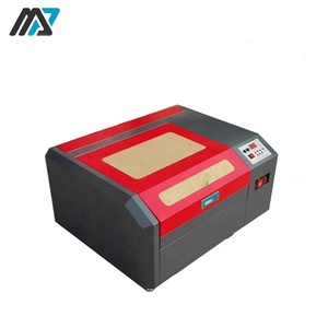 200*300mm 400*400mm <span class=keywords><strong>PET</strong></span>-<span class=keywords><strong>ID</strong></span>-<span class=keywords><strong>Tag</strong></span>-Gravier maschine für MDF-Papier aus Gummi holz mit LAS DST DXF-Grafikformat-Unterstützung - Product Image 1