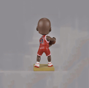 Statuetta Personalizzata in Resina di <span class=keywords><strong>Michael</strong></span> Jordan con Testa Oscillante, Fatta a Mano, Modello JE-012 - Product Image 3