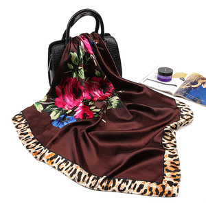 <span class=keywords><strong>Sciarpe</strong></span> di seta per donne di Design di marca di lusso fascia femminile Bandana 90*90CM scialli leopardati grandi <span class=keywords><strong>sciarpe</strong></span> quadrate di raso stampate - Product Image 5
