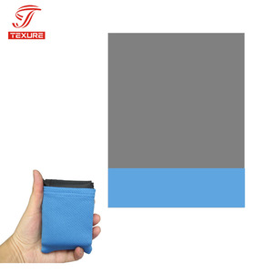 Tapete de Playa Familiar de Secado Rápido para Interiores y Exteriores con 4 Estacas y 4 Bolsillos en las Esquinas - Product Image 2