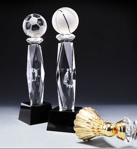 काले कांच आधार के साथ अद्वितीय गोल्डन बैडमिंटन क्रिस्टल पुरस्कार ट्रॉफी - Product Image 2