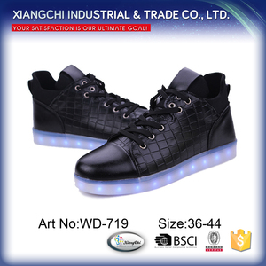 Moda <span class=keywords><strong>hombre</strong></span> Negro Color <span class=keywords><strong>de</strong></span> La Batería Operado Llevó la Luz <span class=keywords><strong>de</strong></span> Zapatos para Adultos - Product Image 6