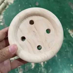 大木按钮显示 9厘米直径木制按钮与 4 孔