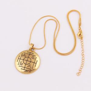 Collar con Colgante de Riqueza AGLA Chapado en Oro N422 con Garantía Comercial, Amuleto de Dinero Medieval con Runas Vikingas - Product Image 1