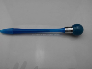 Caliente venta de la novedad plástico golpe <span class=keywords><strong>bombilla</strong></span> bola de luz de flash de la pluma para la promoción navidad - Product Image 2