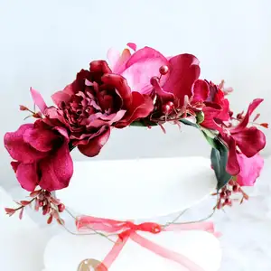 豪華な赤いバラの結婚式の花嫁介添人人工ブライダルフラワーリースヘッドバンドクラウンヘアアクセサリー