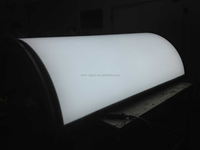 Letrero LED Publicitario Montado en Pilar con Forma Curva, Caja de Luz LED