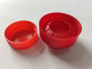 שתי חתיכות של שמן כובע הזרקת עובש משמש מהנדס שמן - Product Image 2