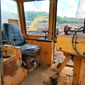 Bulldozer KOMATSU de segunda mano a la venta, excelente rendimiento con caja de cambios de componentes básicos - Product Image 2