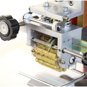 Machine de gaufrage à chaud automatique en laiton pour chiffres, lettres métalliques et numéros sérieux, pour l'impression de la date de production et de la taille - Product Image 4
