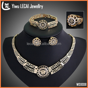Splendida <span class=keywords><strong>collana</strong></span> <span class=keywords><strong>con</strong></span> ciondolo <span class=keywords><strong>leone</strong></span> in stile classico Set di 4 pezzi <span class=keywords><strong>con</strong></span> bracciale in metallo placcato oro anelli orecchini <span class=keywords><strong>con</strong></span> disegno scavato - Product Image 2