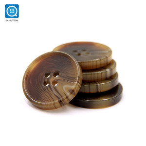 32L 4 lỗ lớn màu nâu thời trang nam may nhựa may phù hợp với tùy chỉnh Polyester nút nhựa cho áo khoác - Product Image 3