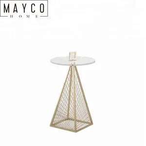 Mayco Accento Mobili Facile Mobile Rotonda Tavolo Accento Tavolino Acrilico con Oro Piramide di Base e Mobili Maniglia