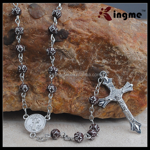 Rosario Katolik St.Benedict dengan Manik-manik Akrilik Merah - Product Image 3