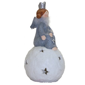 Fibre de verre assis sur la boule de neige blanc statue <span class=keywords><strong>d</strong></span>'ange de noël anges chérubins <span class=keywords><strong>d</strong></span>écorations - Product Image 2