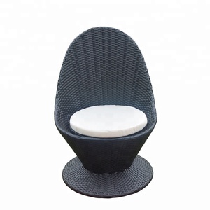 <span class=keywords><strong>Table</strong></span> à manger en rotin PE noir, <span class=keywords><strong>table</strong></span> d'extérieur en <span class=keywords><strong>osier</strong></span> avec coussin en vente - Product Image 4