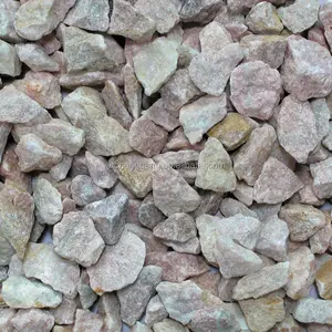 Щепы из дробленого гранита типа гравия и дробленого камня