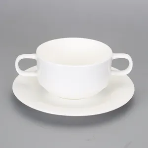Tasse et soucoupe à thé à double poignée de forme unique avec deux poignées