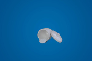 laboratoire porcelaine perforée avec couvercle et dise, baie vitrée - Product Image 1