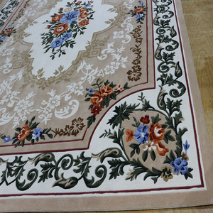Tapis rond fait à la main plusieurs couleurs, magnifique accessoire de salon, poils longs - Product Image 3