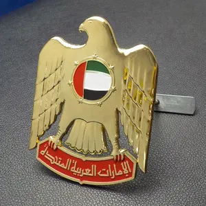 Oro Dubai Falcon Auto Emblema, EMIRATI ARABI UNITI 47th Giornata Nazionale del Distintivo Dell'automobile