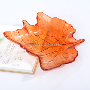 أطباق زجاجية بتصميم جديد للزينة على شكل ورقة شجر لحفلات الزفاف - Product Image 3