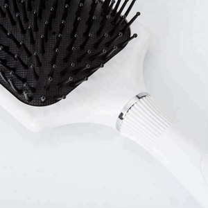 <span class=keywords><strong>Spazzola</strong></span> per Capelli Personalizzata con Manico Quadrato in Plastica Bianca, Finitura Liscia e Cuscinetto Rotondo - Product Image 3