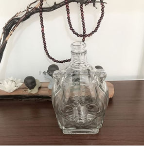Botella de Vidrio Personalizada con Forma de León, Muy Elegante para Licor o Vodka - Product Image 3