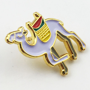 Pin de solapa en forma de camello, insignia de animal, pin de solapa de dibujos animados, nuevo diseño 2018 - Product Image 2