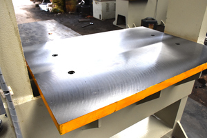 Pressa Idraulica a Telaio H da 10 Tonnellate per Lavorazione dei Metalli, Piegatura e Assemblaggio - Product Image 3