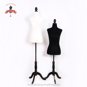 Maniquí de Mujer Tipo Busto de Espuma Cubierto con Varias Telas - Product Image 4