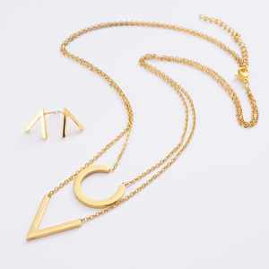 Doble V y <span class=keywords><strong>C</strong></span> Combinación Pendiente Collar Regalos exquisitos Conjunto de joyas de mujer Acero inoxidable Venta al por mayor Moda Directo de fábrica - Product Image 2