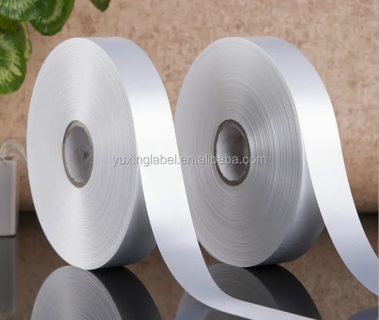 Yüksek kaliteli özel baskılı polyester saten kurdele beyaz etiket ürünleri için kullanılan