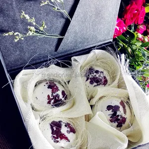 लक्जरी गुलाब सूखे फूल स्पा स्नान बम सेट whitening मॉइस्चराइजिंग रोमांटिक स्नान नमक उपहार सेट OEM 30g करने के लिए 200 जी