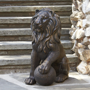 Grandi Statue di Leoni Seduti in Ottone Fuso per Giardino Esterno - Product Image 4