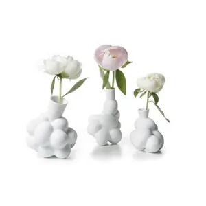 Красивая керамическая ваза для цветов для украшения дома