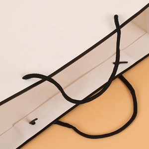 Logotipo personalizado impreso reciclado <span class=keywords><strong>tiendas</strong></span> al por menor llevar embalaje blanco de bolsas de papel con mango - Product Image 4