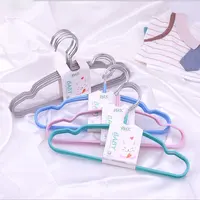 Yüksek kaliteli kaymaz PVC kaplı krom metal askı bebek çocuklar için kurutma elbise askısı