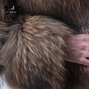 Vente <span class=keywords><strong>en</strong></span> gros Manteau de fourrure de raton laveur tendance <span class=keywords><strong>Veste</strong></span> courte <span class=keywords><strong>en</strong></span> fourrure d'hiver <span class=keywords><strong>pour</strong></span> femmes Manteau épais <span class=keywords><strong>en</strong></span> fourrure de raton laveur <span class=keywords><strong>pour</strong></span> femmes - Product Image 5