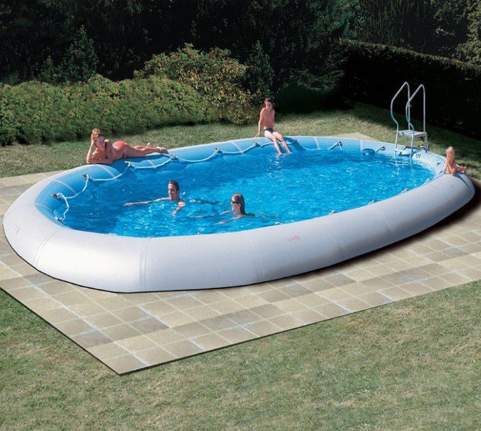 9.2m x 6.3m x 1.2m di profondità (7.2m x 3.5m interni)