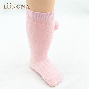 7 couleurs 0-6 ans coton à tricoter bébé fille pom pom chaussettes mignon, bébé chaussons <span class=keywords><strong>enfant</strong></span> en bas âge chaussettes en gros - Product Image 4
