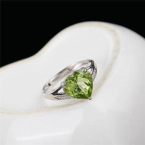 Prix Raisonnable professionnel Péridot Bague Bague en Pierre Verte En Forme De Coeur Bague Conceptions pour les filles