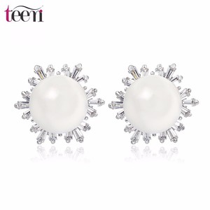 Teemi Mujer Joven Mujer Moda Piedras CZ joyería del copo de nieve y de la perla preciosa pendientes de lindo Stud - Product Image 1