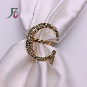 Lettera A M K C S F Strass Da Sposa Anelli di Tovagliolo Oro - Product Image 2