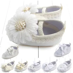 Оптовая продажа, детская обувь для крещения, белая мягкая обувь принцессы с кружевом и цветком для крещения