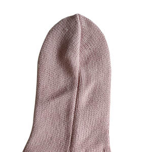 Chaussettes de lit en tricot pour femmes-Conception de pull à câble épais avec jambières texturées, chaussettes de maison antidérapantes confortables - Product Image 3