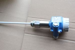 Débitmètre E+H 50W2H-HL0A4AA0ABAA avec une précision de 0,5 %, alimentation 24 VDC, fabriqué en Allemagne - Product Image 2