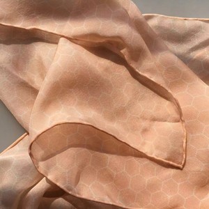 Sciarpa in <span class=keywords><strong>chiffon</strong></span> <span class=keywords><strong>di</strong></span> <span class=keywords><strong>seta</strong></span> stampata personalizzata con rotolamento a mano - Product Image 4