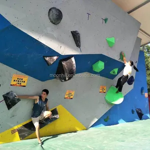 Escalada en roca de gran tamaño que mantiene el volumen de escalada